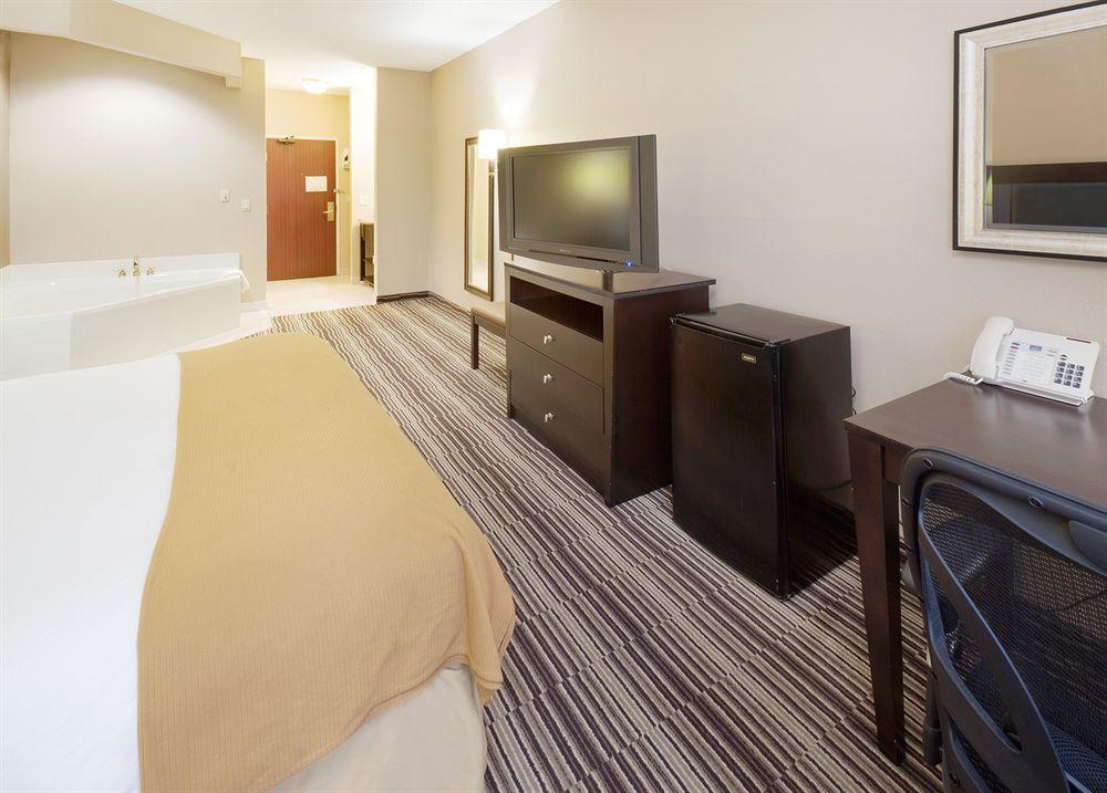 Holiday Inn Express Hotel & Suites Burlington By Ihg Bilik gambar