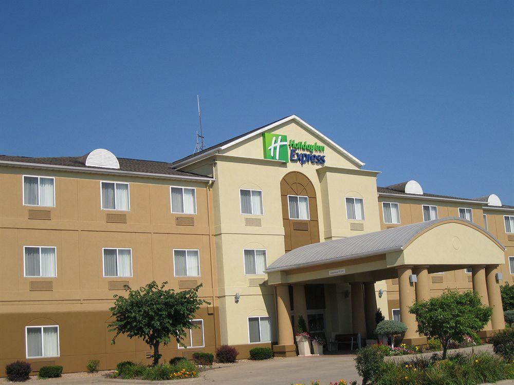 Holiday Inn Express Hotel & Suites Burlington By Ihg Luaran gambar