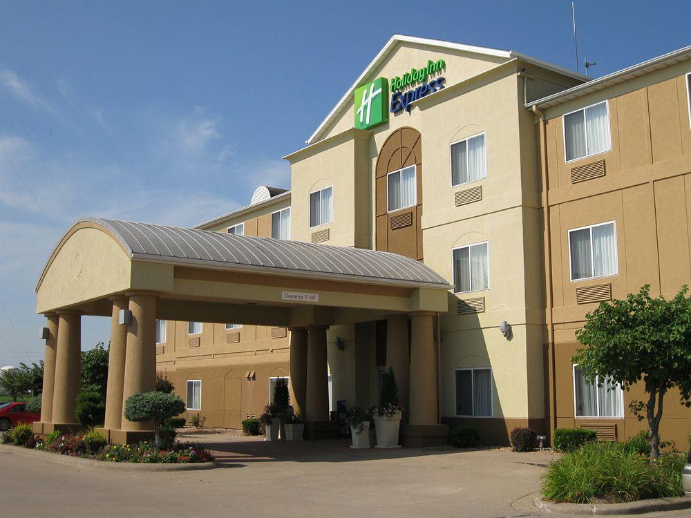 Holiday Inn Express Hotel & Suites Burlington By Ihg Luaran gambar