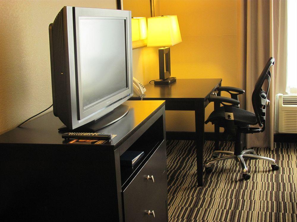 Holiday Inn Express Hotel & Suites Burlington By Ihg Luaran gambar