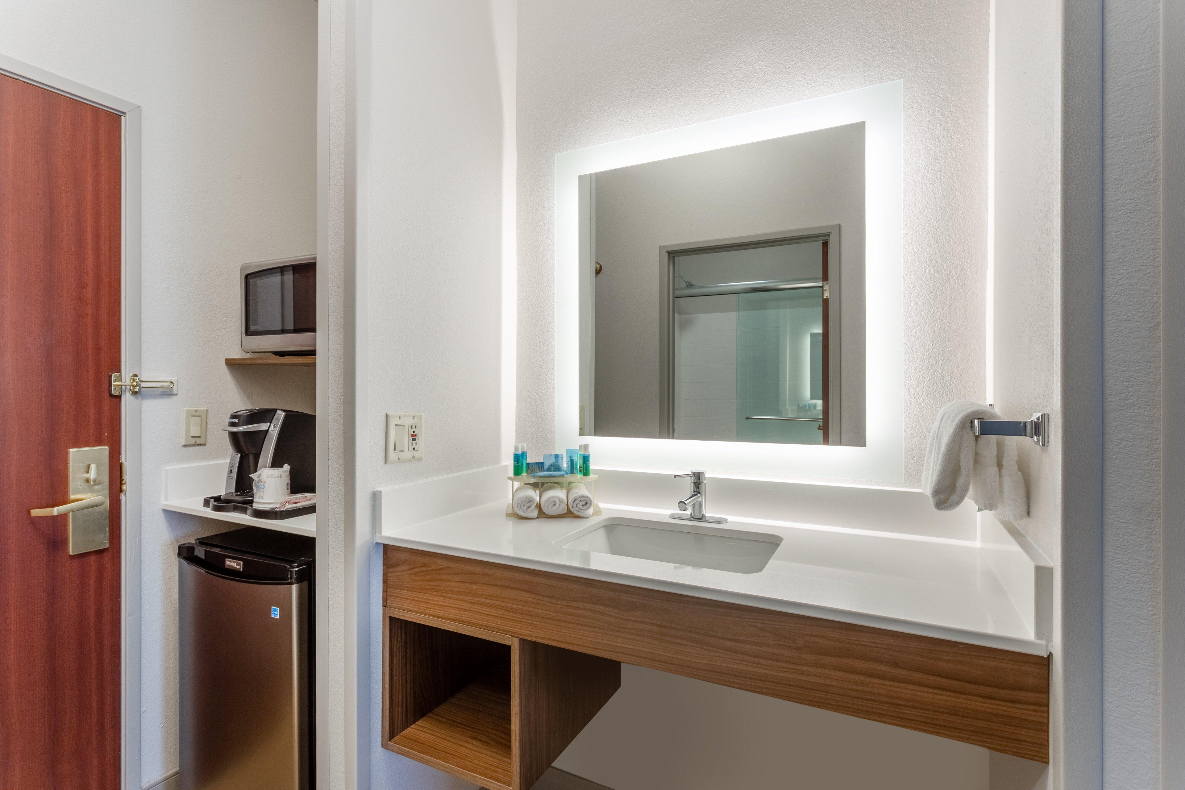 Holiday Inn Express Hotel & Suites Burlington By Ihg Luaran gambar