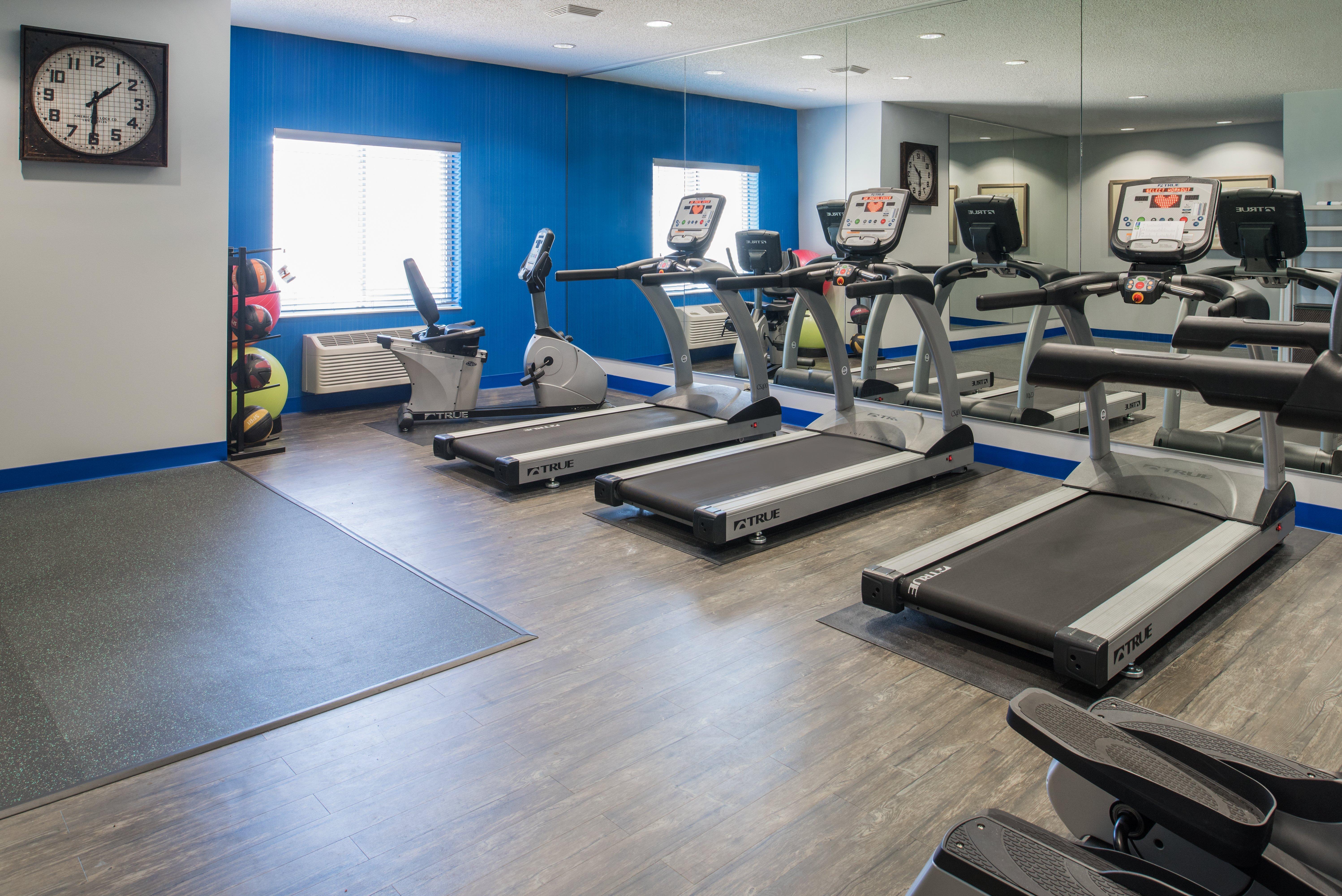 Holiday Inn Express Hotel & Suites Burlington By Ihg Luaran gambar