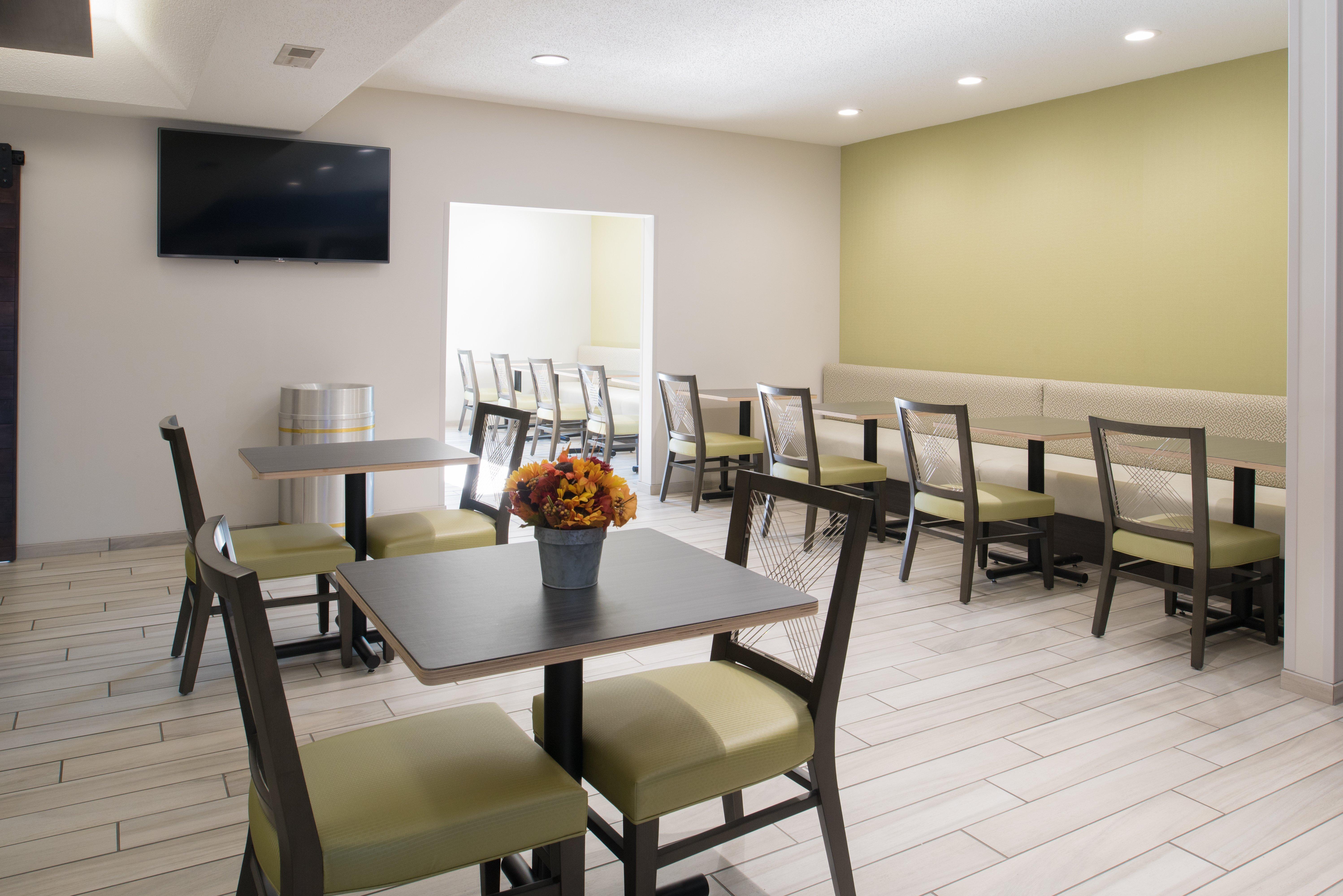 Holiday Inn Express Hotel & Suites Burlington By Ihg Luaran gambar