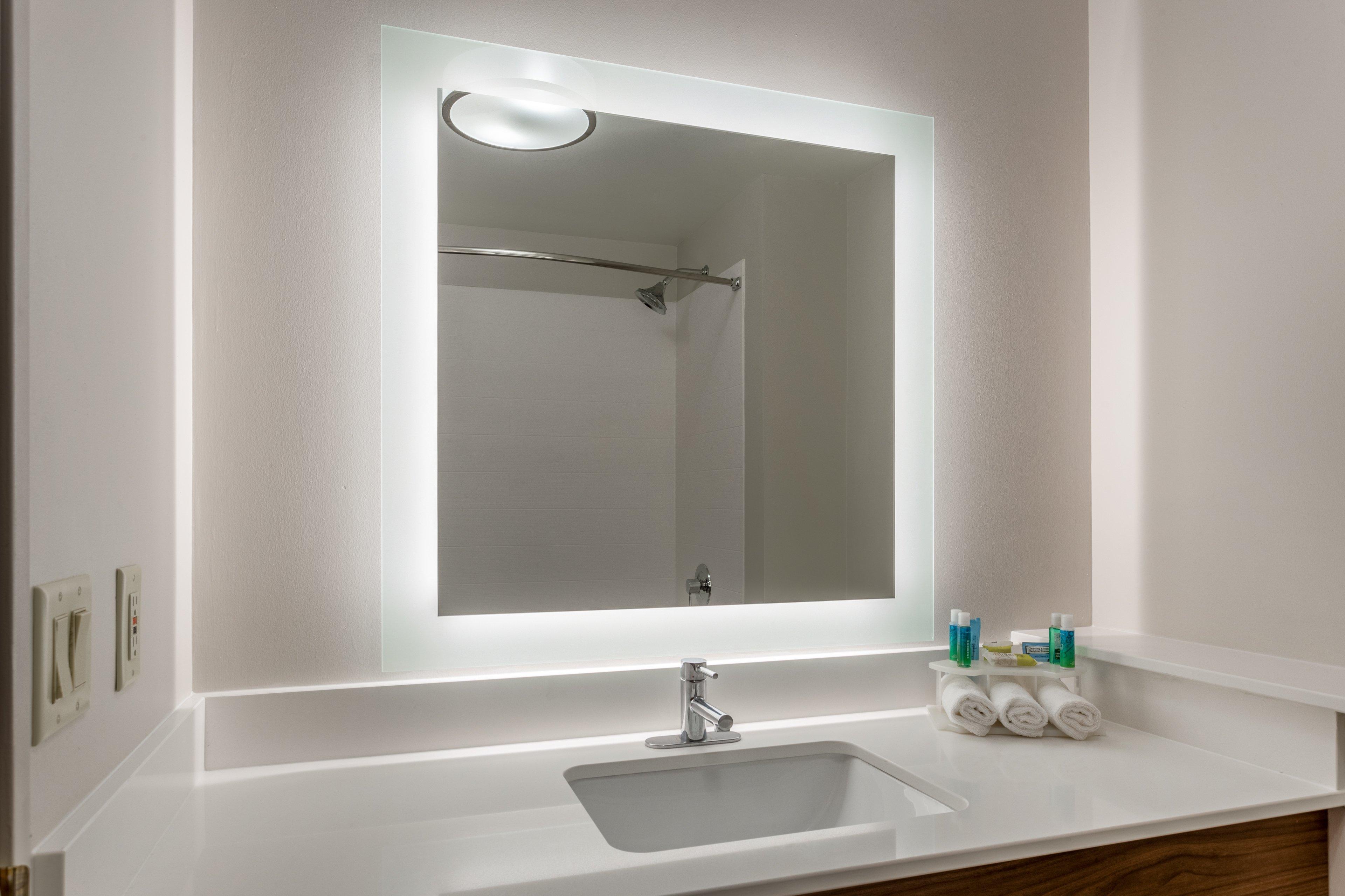 Holiday Inn Express Hotel & Suites Burlington By Ihg Luaran gambar