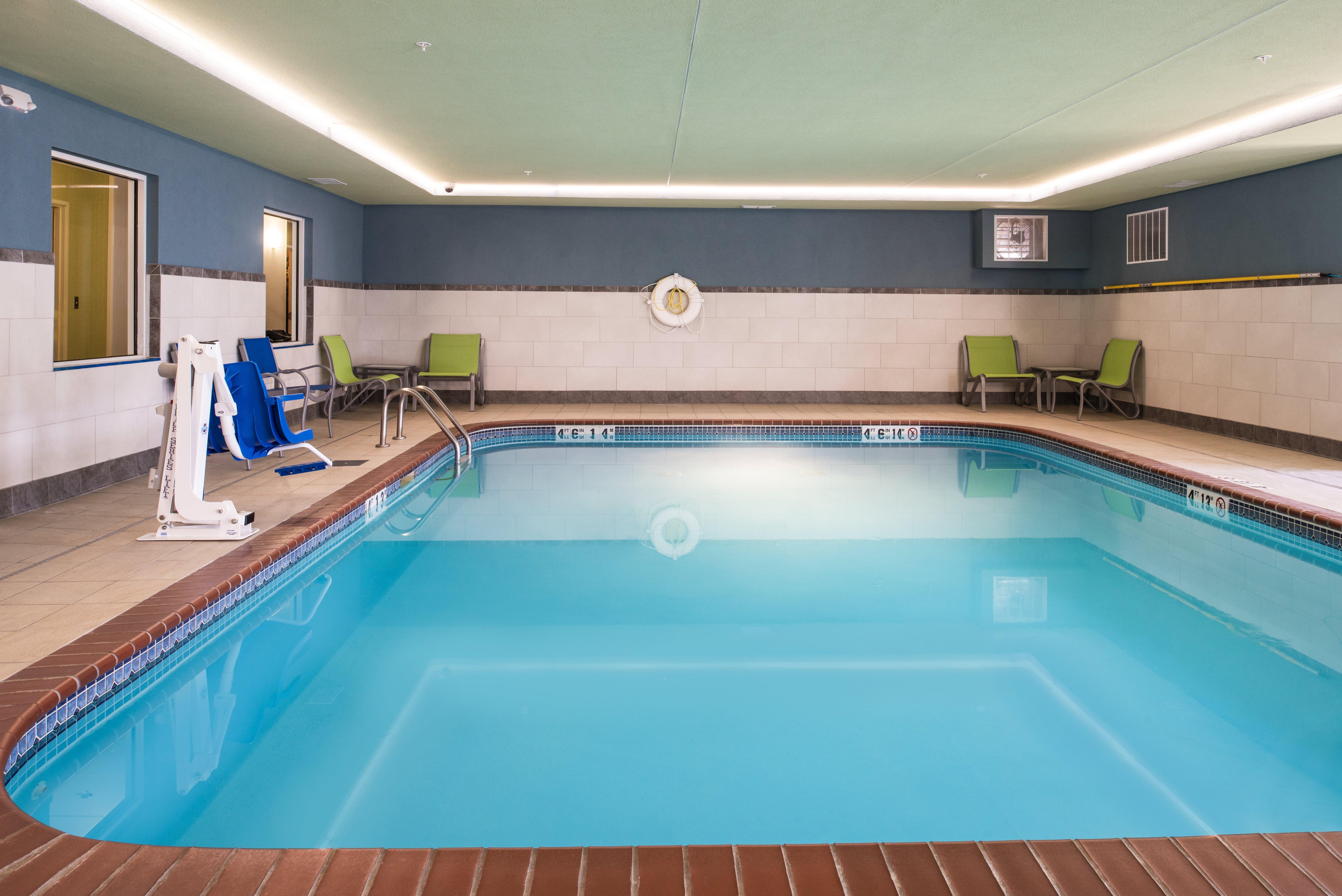 Holiday Inn Express Hotel & Suites Burlington By Ihg Luaran gambar