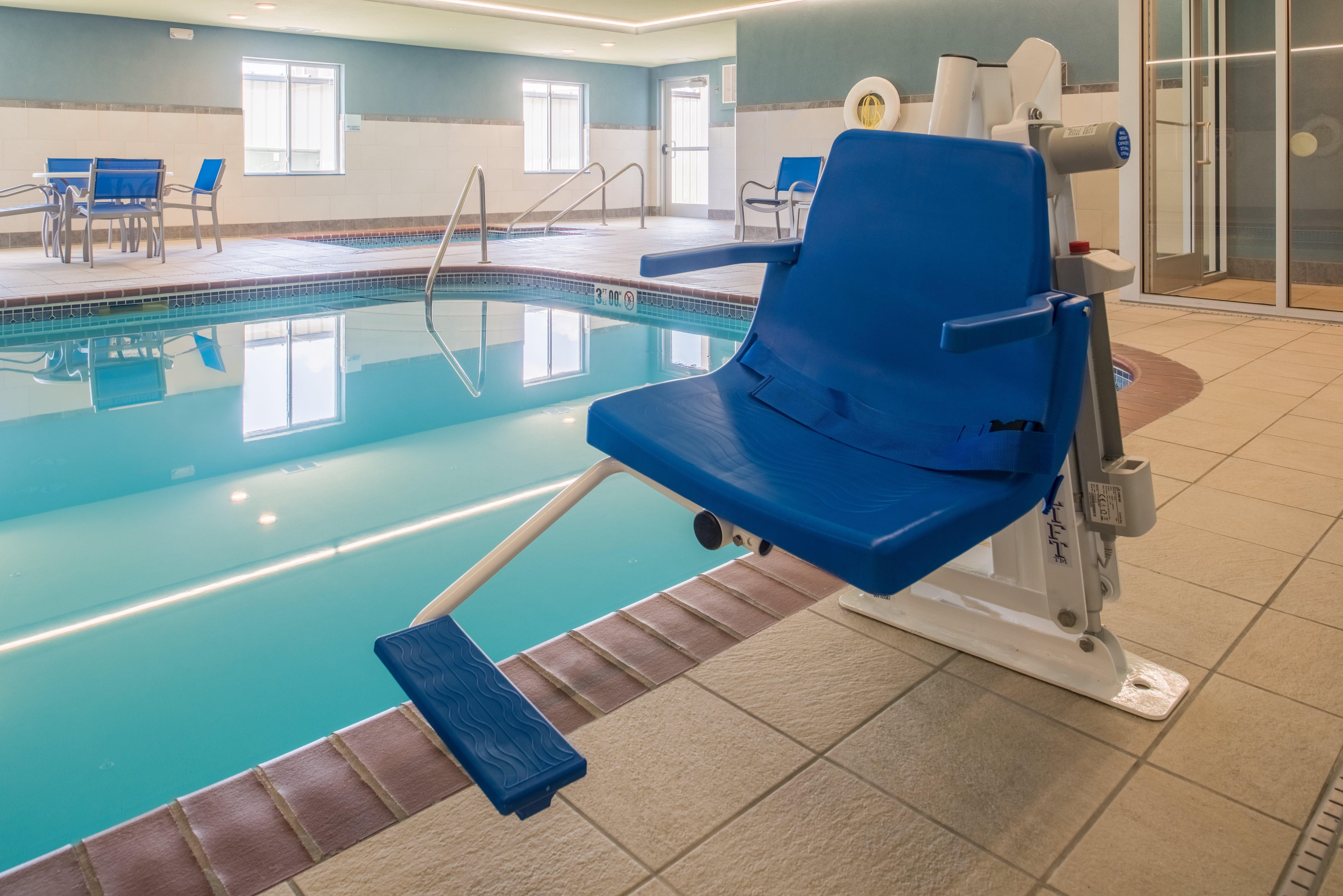 Holiday Inn Express Hotel & Suites Burlington By Ihg Luaran gambar