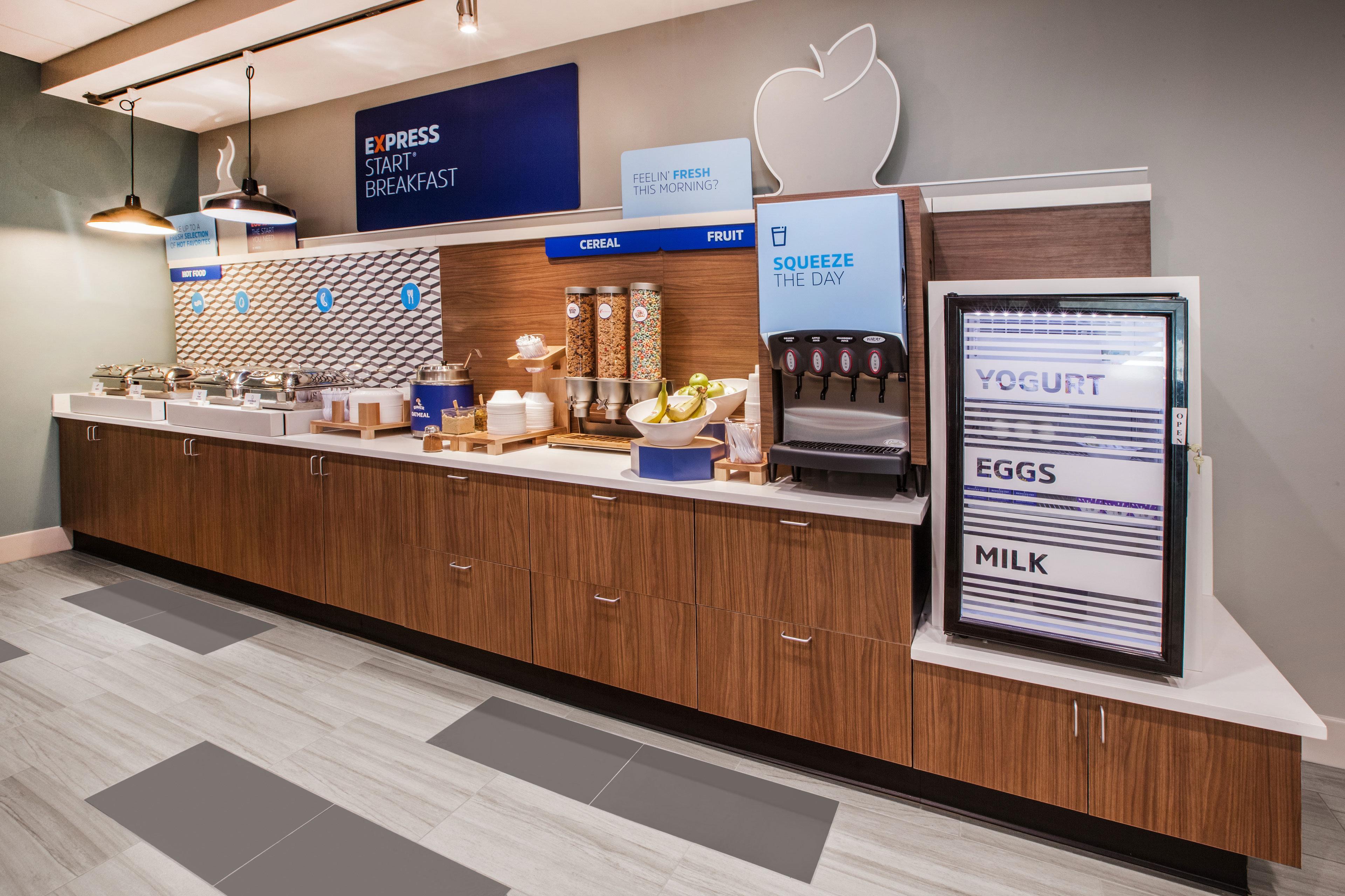 Holiday Inn Express Hotel & Suites Burlington By Ihg Luaran gambar