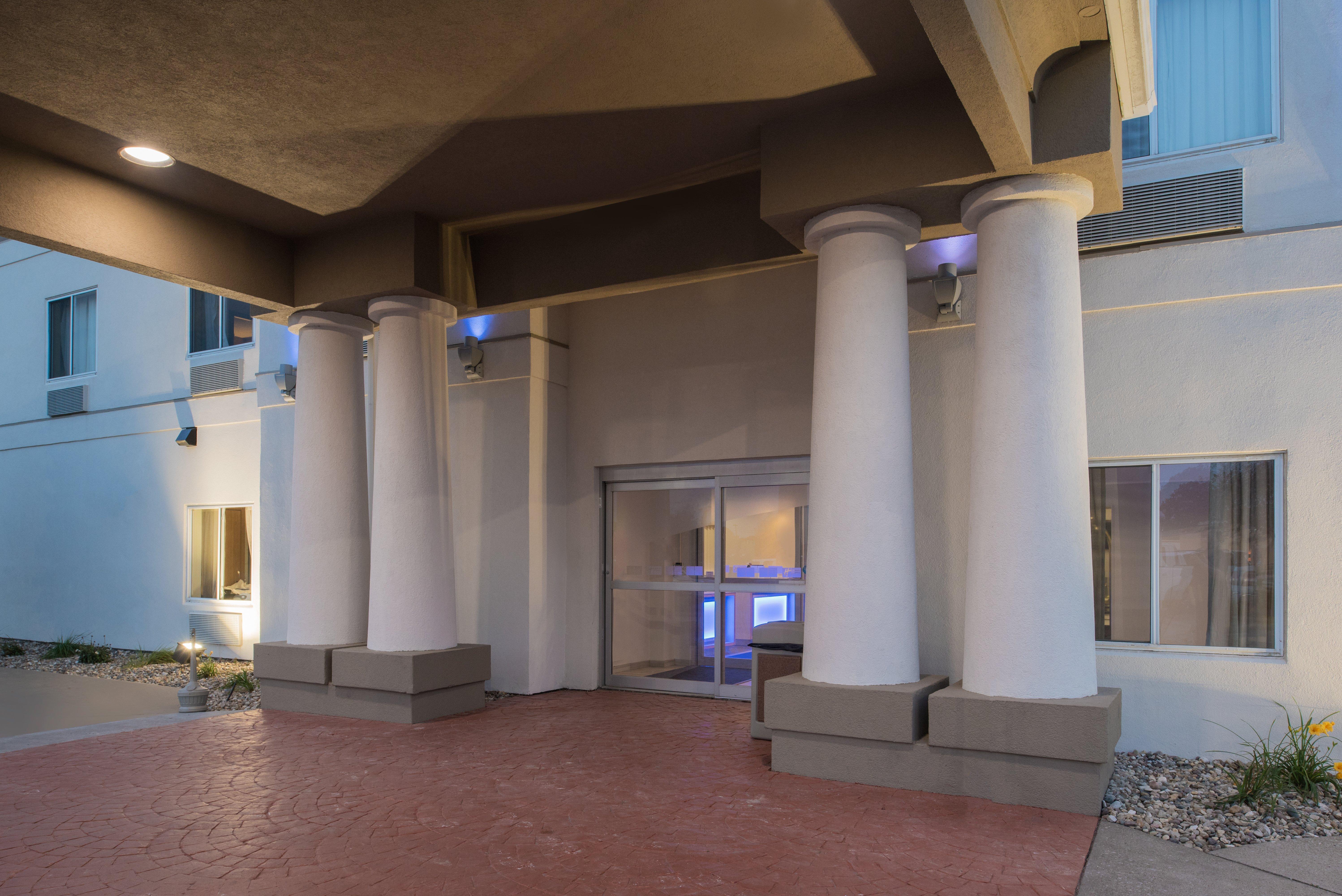 Holiday Inn Express Hotel & Suites Burlington By Ihg Luaran gambar