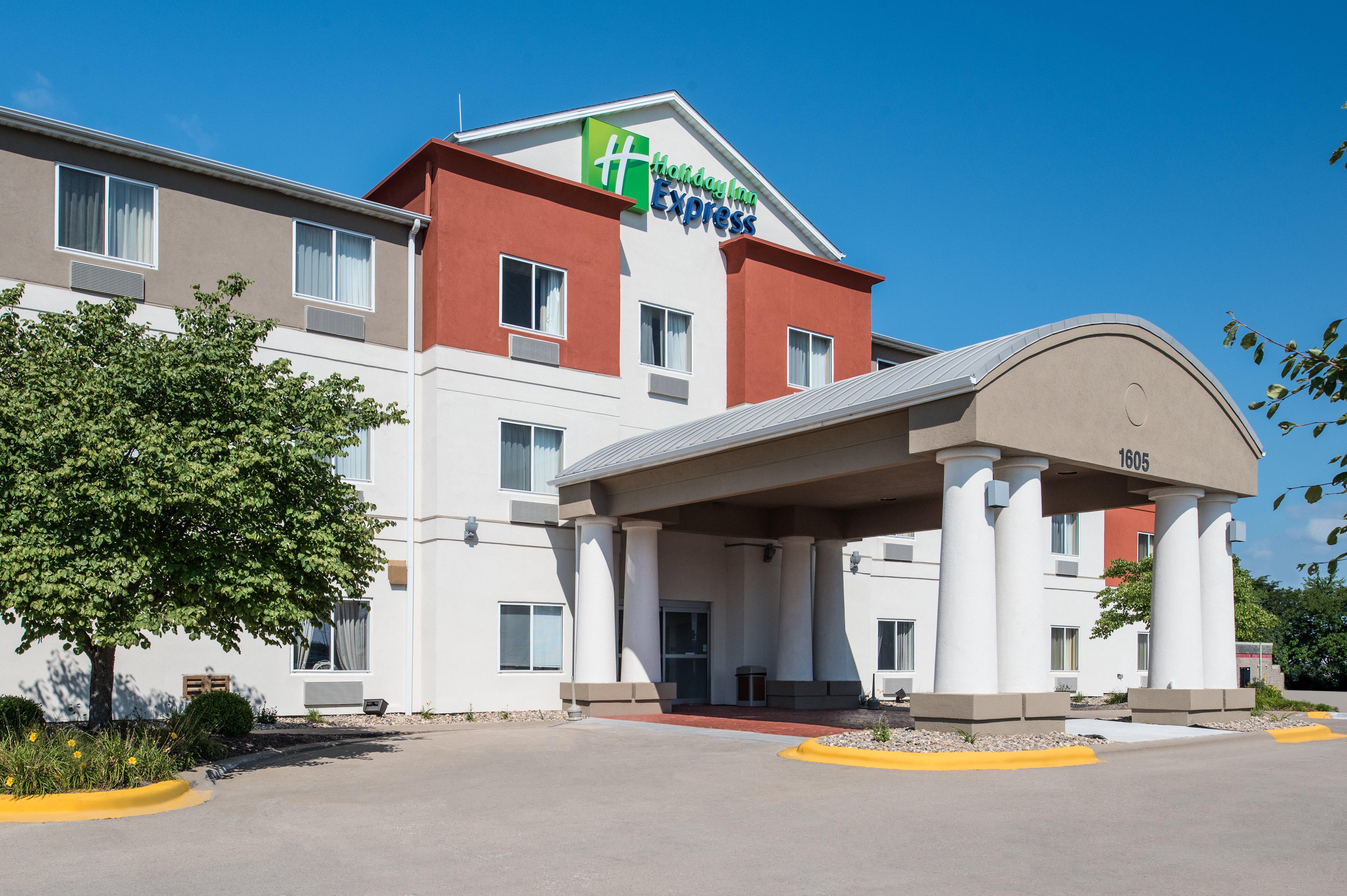 Holiday Inn Express Hotel & Suites Burlington By Ihg Luaran gambar