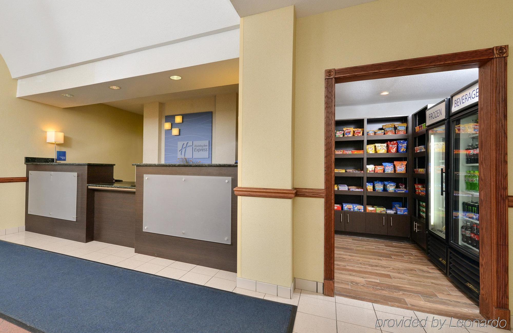 Holiday Inn Express Hotel & Suites Burlington By Ihg Luaran gambar