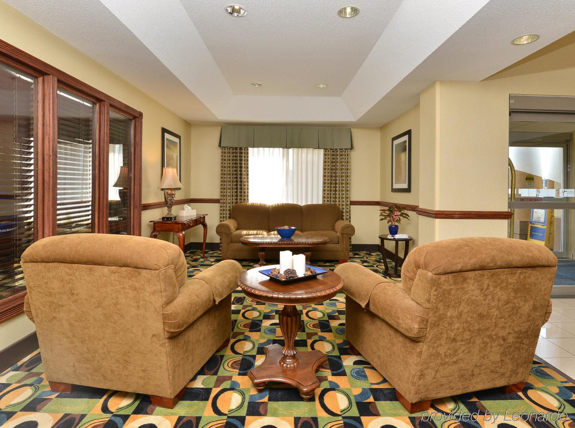 Holiday Inn Express Hotel & Suites Burlington By Ihg Luaran gambar