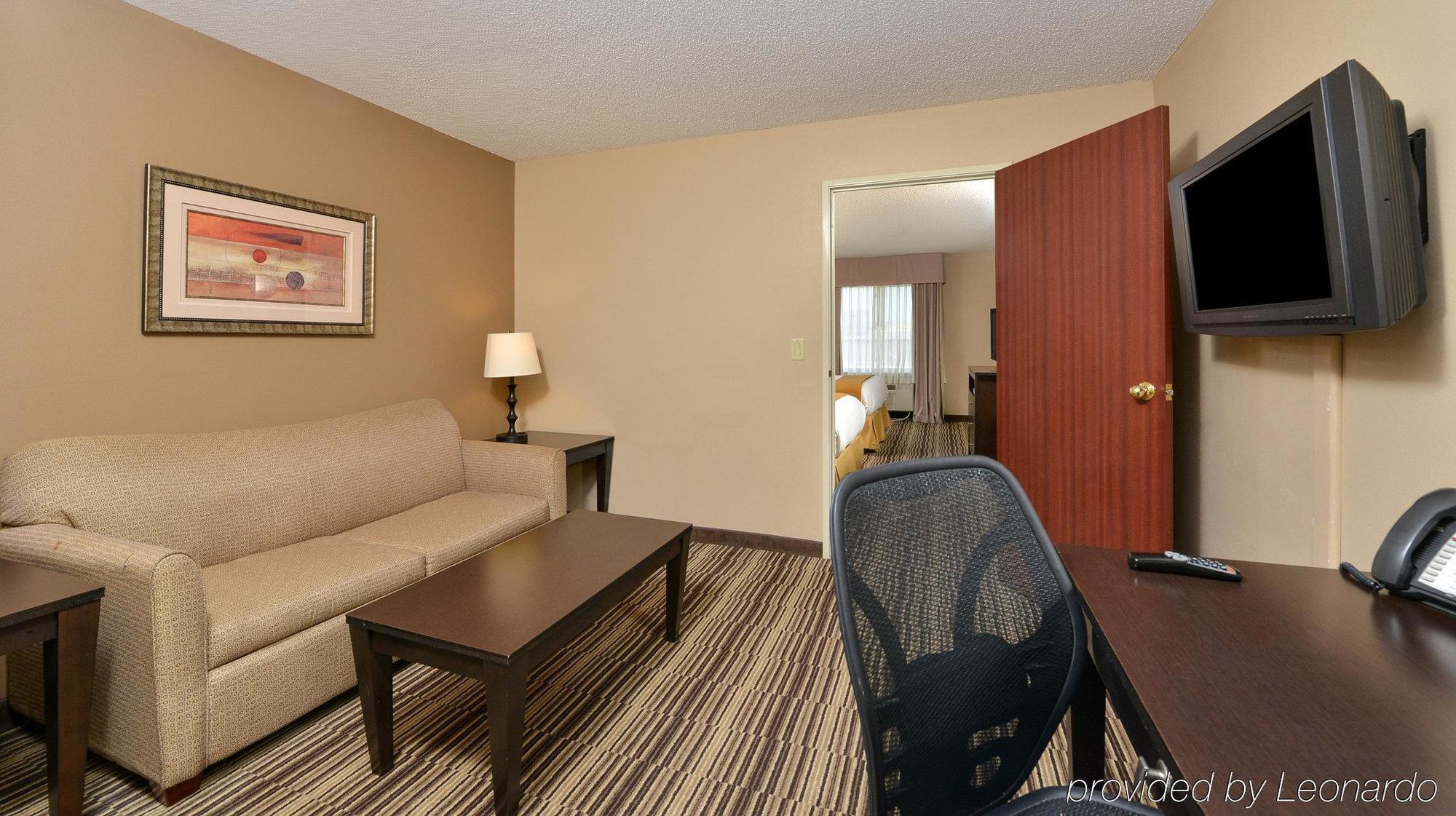 Holiday Inn Express Hotel & Suites Burlington By Ihg Luaran gambar