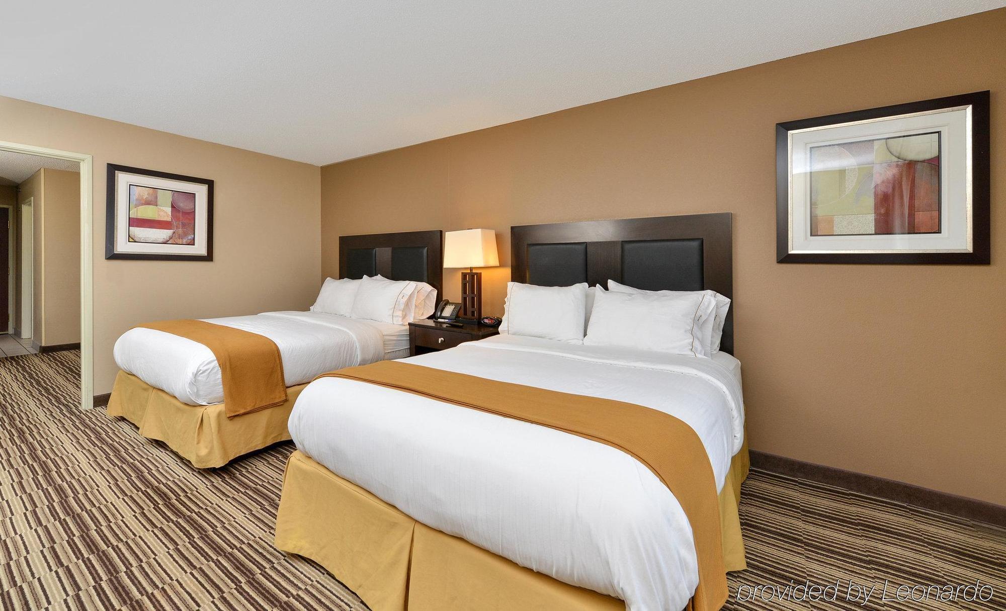 Holiday Inn Express Hotel & Suites Burlington By Ihg Luaran gambar