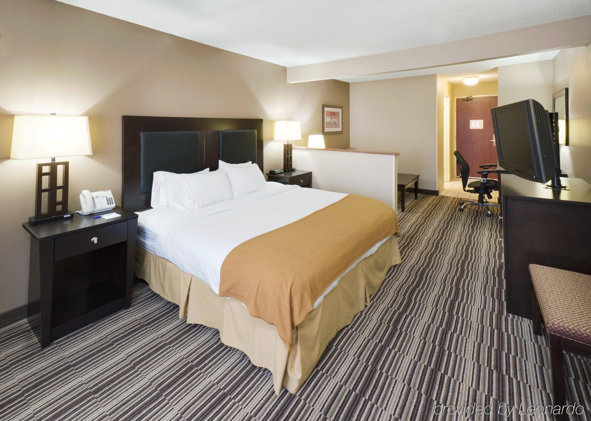 Holiday Inn Express Hotel & Suites Burlington By Ihg Bilik gambar